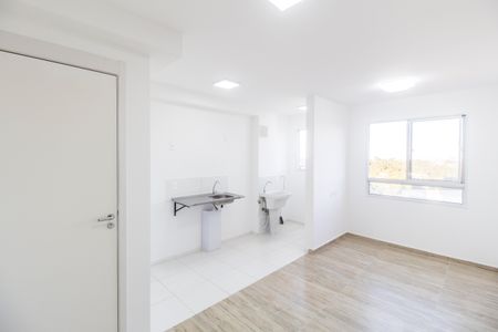Sala  de apartamento para alugar com 2 quartos, 38m² em Alto de Santa Lucia, Carapicuíba