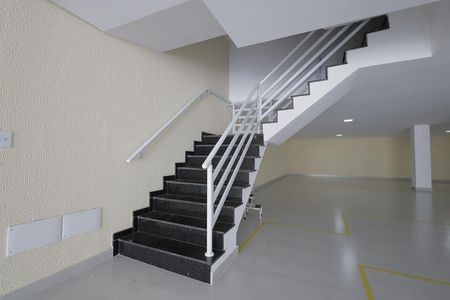 Apartamento à venda com 77m², 2 quartos e 1 vagaEscada