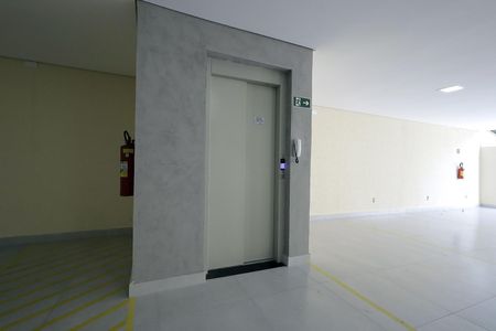 Apartamento à venda com 77m², 2 quartos e 1 vagaElevador