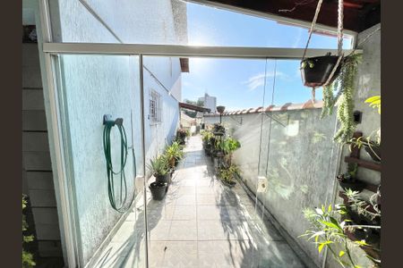 Casa à venda com 100m², 2 quartos e 1 vagaQuintal