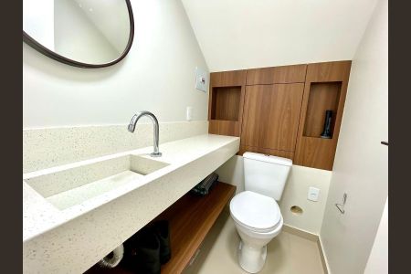 Casa para alugar com 250m², 4 quartos e 3 vagasBanheiro