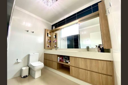 Casa para alugar com 250m², 4 quartos e 3 vagasBanheiro