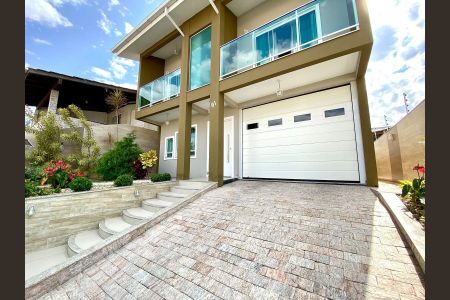 Casa para alugar com 250m², 4 quartos e 3 vagasFachada