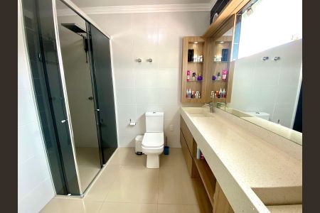 Casa para alugar com 250m², 4 quartos e 3 vagasBanheiro