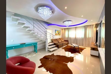 Sala de casa para alugar com 4 quartos, 250m² em San Marino, São José