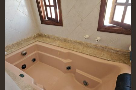 Casa de condomínio à venda com 330m², 4 quartos e 4 vagasBanheiro