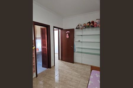Casa de condomínio à venda com 330m², 4 quartos e 4 vagasQuarto