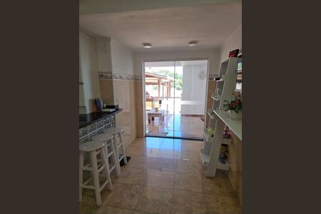 Casa de condomínio à venda com 330m², 4 quartos e 4 vagasCozinha