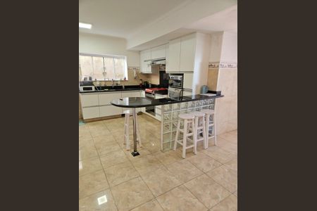 Casa de condomínio à venda com 330m², 4 quartos e 4 vagasCozinha