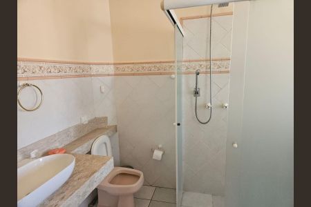 Casa de condomínio à venda com 330m², 4 quartos e 4 vagasBanheiro