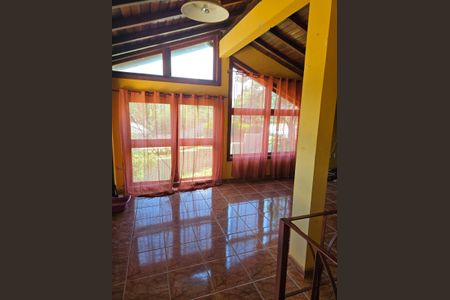 Casa de condomínio à venda com 330m², 4 quartos e 4 vagasÁrea externa