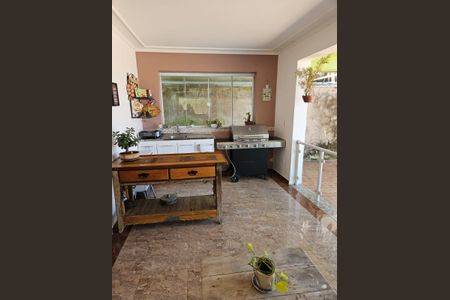 Casa de condomínio à venda com 330m², 4 quartos e 4 vagasVaranda