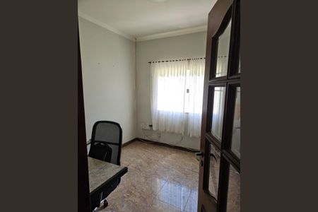 Casa de condomínio à venda com 330m², 4 quartos e 4 vagasQuarto