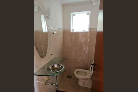 Casa de condomínio à venda com 330m², 4 quartos e 4 vagasBanheiro