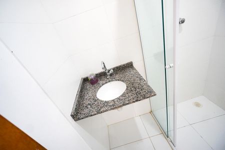 Banheiro social de apartamento à venda com 2 quartos, 33m² em Vila Esperança, São Paulo