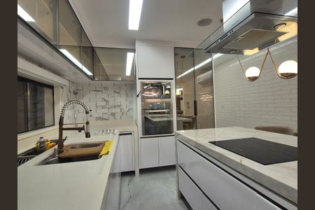 Casa de condomínio para alugar com 350m², 5 quartos e 2 vagas