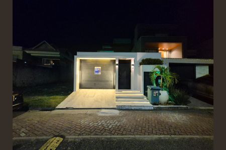Casa de condomínio para alugar com 350m², 5 quartos e 2 vagas