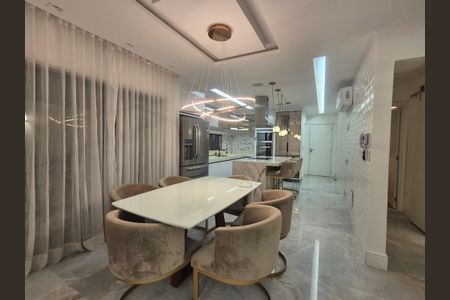 Casa de condomínio para alugar com 350m², 5 quartos e 2 vagas