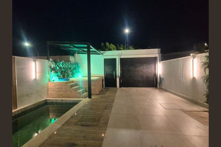 Casa de condomínio para alugar com 350m², 5 quartos e 2 vagas