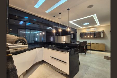 Casa de condomínio para alugar com 350m², 5 quartos e 2 vagas