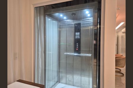 Casa de condomínio para alugar com 350m², 5 quartos e 2 vagas