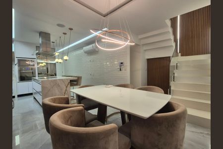 Casa de condomínio para alugar com 350m², 5 quartos e 2 vagas