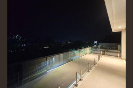 Casa de condomínio para alugar com 350m², 5 quartos e 2 vagas