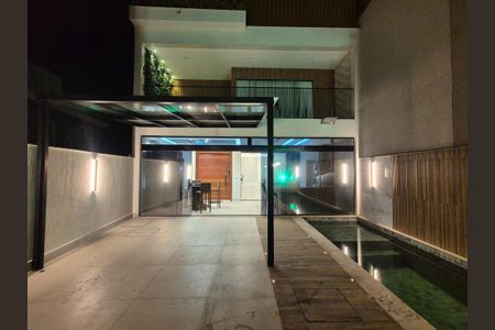 Casa de condomínio para alugar com 350m², 5 quartos e 2 vagas
