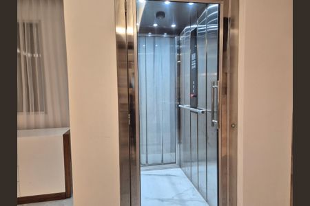 Casa de condomínio para alugar com 350m², 5 quartos e 2 vagas