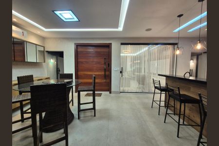Casa de condomínio para alugar com 350m², 5 quartos e 2 vagas