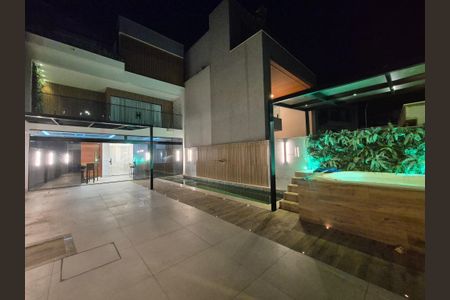 Casa de condomínio para alugar com 350m², 5 quartos e 2 vagas