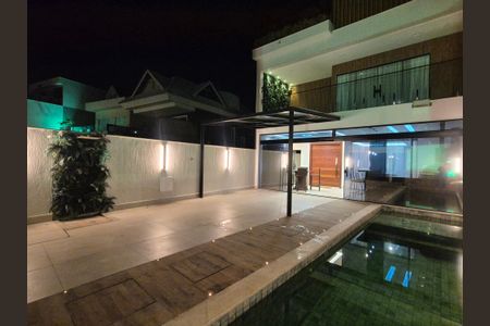 Casa de condomínio para alugar com 350m², 5 quartos e 2 vagas