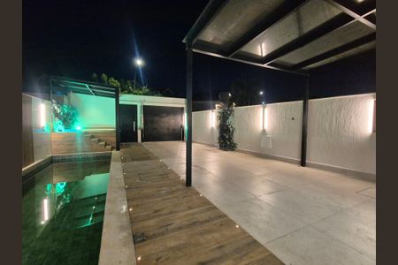 Casa de condomínio para alugar com 350m², 5 quartos e 2 vagas