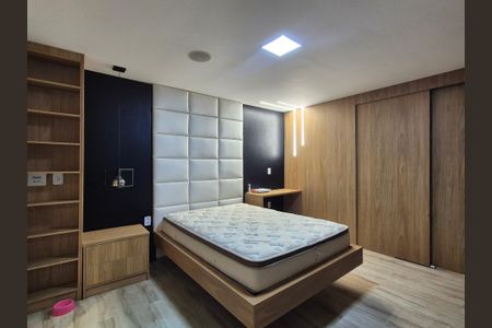 Casa de condomínio para alugar com 350m², 5 quartos e 2 vagas