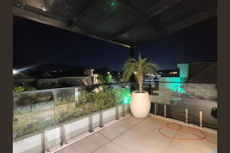 Casa de condomínio para alugar com 350m², 5 quartos e 2 vagas