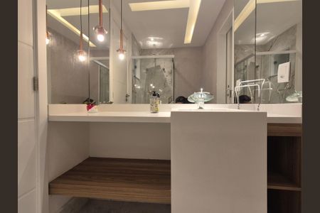 Casa de condomínio para alugar com 350m², 5 quartos e 2 vagas