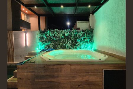 Casa de condomínio para alugar com 350m², 5 quartos e 2 vagas