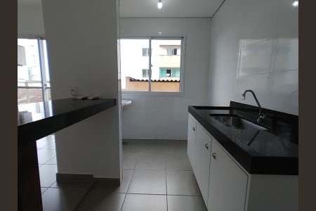Cozinha de apartamento para alugar com 2 quartos, 55m² em Santa Mônica, Uberlândia