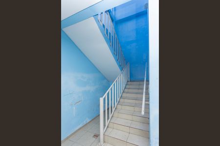 Escada de casa para alugar com 4 quartos, 290m² em Jardim Figueira Grande, São Paulo