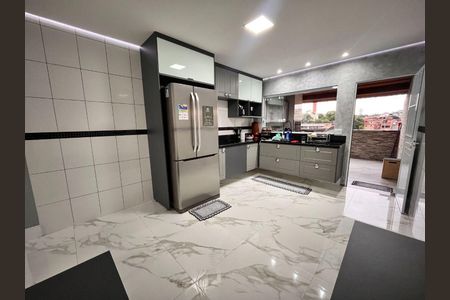 Casa à venda com 2 quartos, 100m² em Vila Yara, São Paulo