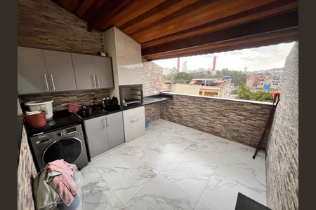 Casa à venda com 2 quartos, 100m² em Vila Yara, São Paulo