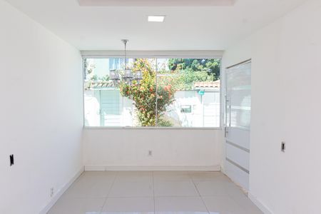 Casa para alugar com 170m², 2 quartos e 3 vagasSala