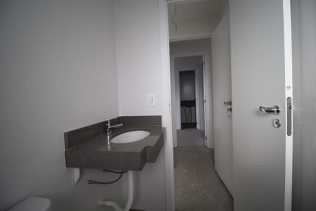 Apartamento à venda com 106m², 3 quartos e 2 vagasBanheiro da Suíte 1