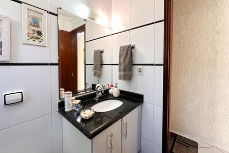 Casa à venda com 130m², 3 quartos e 2 vagas Casa à venda com 130m², 3 quartos e 2 vagasBanheiro Social