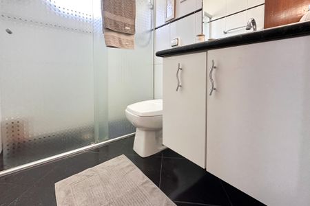 Casa à venda com 130m², 3 quartos e 2 vagas Casa à venda com 130m², 3 quartos e 2 vagasBanheiro Social
