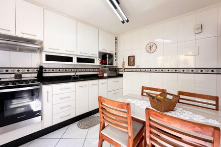 Casa à venda com 130m², 3 quartos e 2 vagas Casa à venda com 130m², 3 quartos e 2 vagasCozinha