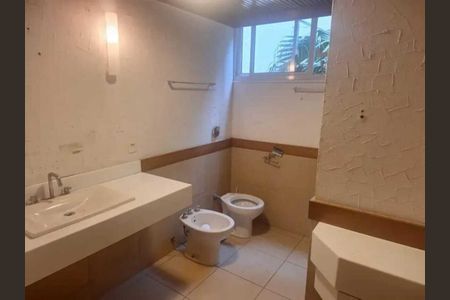 Apartamento para alugar com 255m², 3 quartos e 1 vaga Apartamento para alugar com 255m², 3 quartos e 1 vagaBanheiro