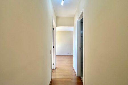 Corredor de apartamento para alugar com 2 quartos, 63m² em Vila Guarani, São Paulo