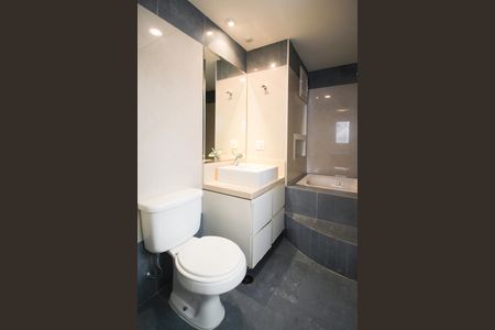 Apartamento à venda com 106m², 3 quartos e 2 vagasBanheiro da Suíte 