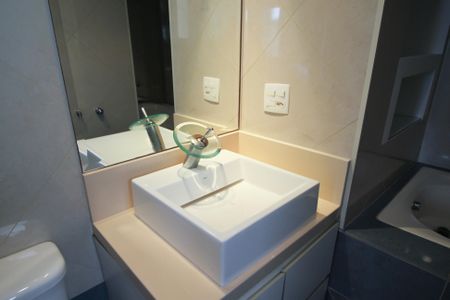 Apartamento à venda com 106m², 3 quartos e 2 vagasBanheiro da Suíte 